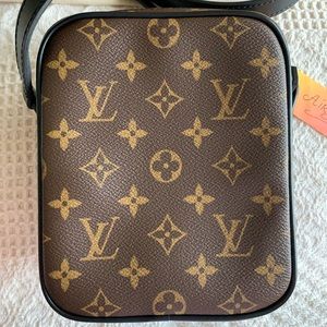 Shop Louis Vuitton 2021-22FW Christopher wearable wallet (M69404) by SkyNS